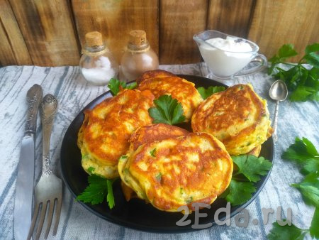 Ленивые пирожки на кефире с яйцами и зелёным луком