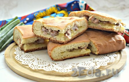 Пирог из дрожжевого теста с мясом и картошкой