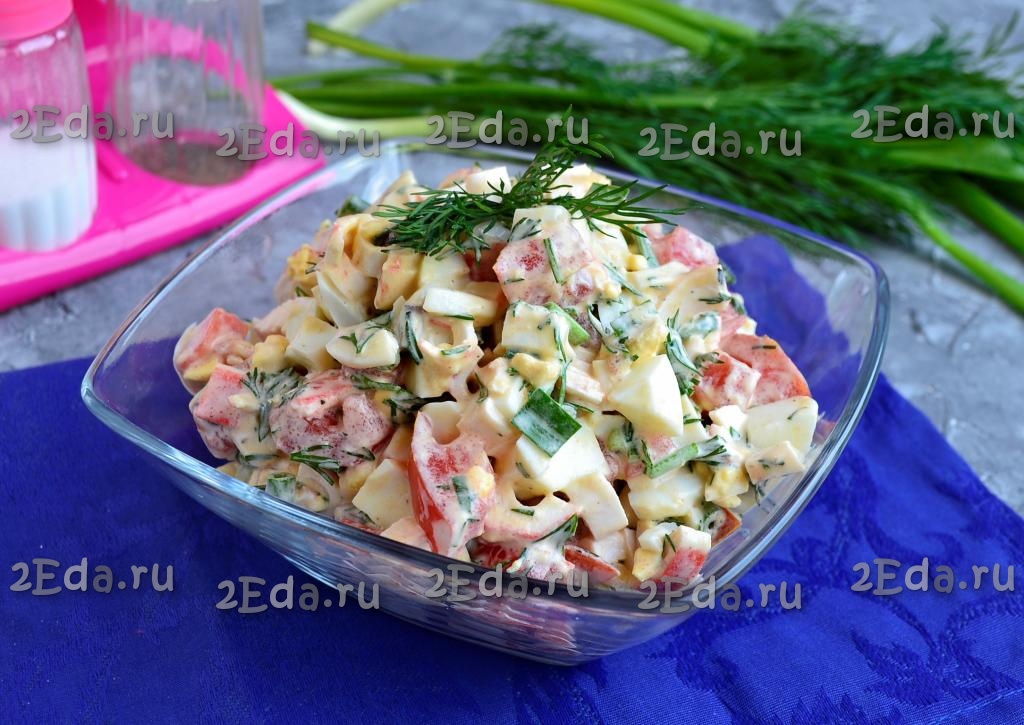 Крабовый салат с помидорами и огурцами