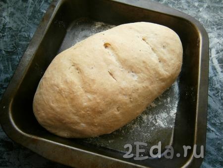 Выпекать цельнозерновой хлеб в разогретой духовке при температуре 180 градусов около 25-35 минут.
