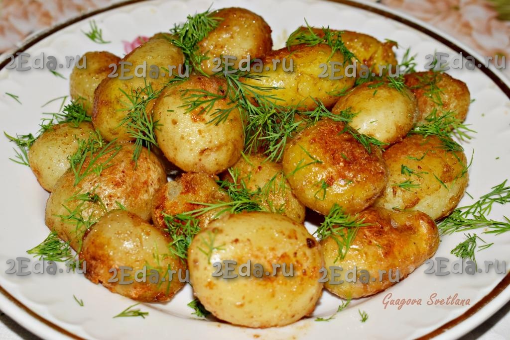 Картошка в мундире в духовке, запеченная целиком