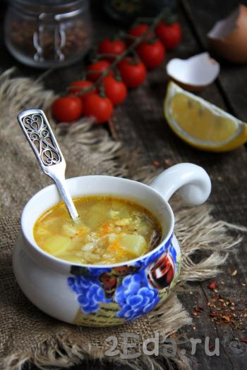 Суп из минтая с рисом, приготовленный по этому рецепту, получился аппетитным, вкусным и сытным, к столу подаём в горячем виде.