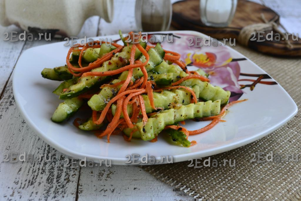 Корейский салат из свежих огурцов и моркови - пошаговый фоторецепт