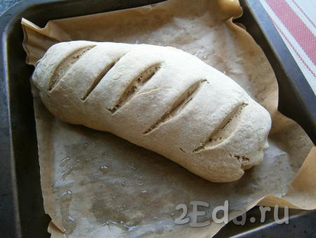 Духовку разогреть до 190 градусов. Выпекать ржаной хлеб в духовке около 30-40 минут.