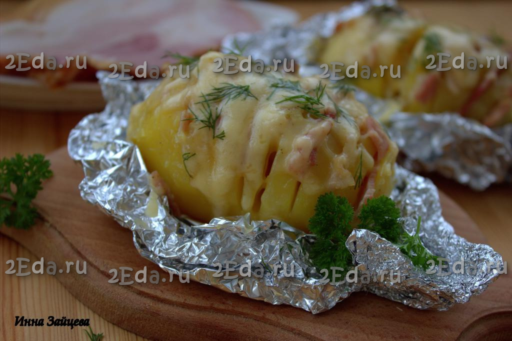 Картошка-гармошка с беконом в духовке | Рецепт | Картошка, Бекон, Картофельные блюда