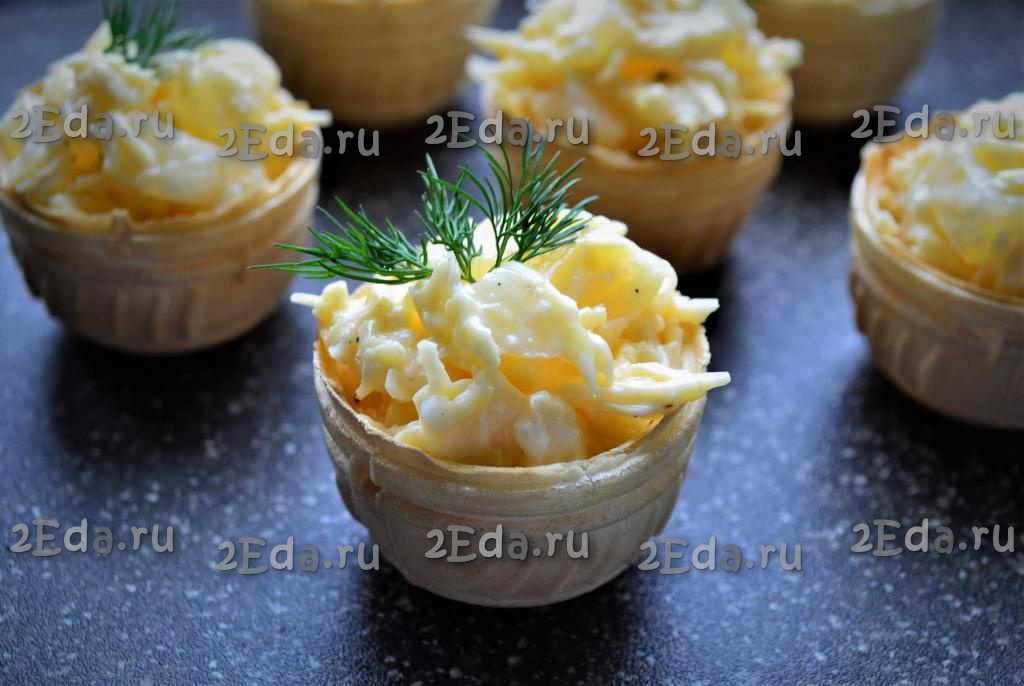 Тарталетки с ананасом, ветчиной и сыром