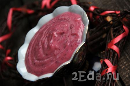 Заварной ягодный крем получается красивым, вкусным, в меру густым, он станет отличным дополнением к различной выпечке, оладушкам и блинам.