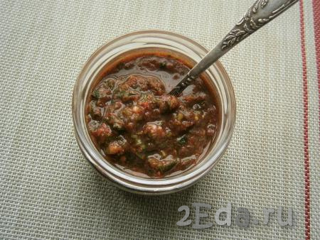 Приготовленный грузинский соус "Сацебели" переложить в стеклянную баночку, закрыть крышкой и поместить в холодильник. Использовать соус по надобности.