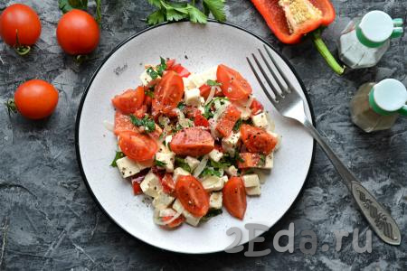 Салат с плавленным сыром и помидорами