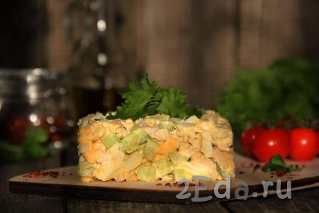 Вот таким красивым, вкусным и освежающим получился салат из курицы с яйцами и свежим огурцом. Это простое блюдо, состоящее всего из трёх основных ингредиентов, несомненно понравится многим и внесёт разнообразие в меню!