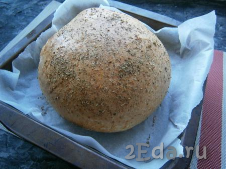 Выпекать картофельный хлеб в разогретой до 180 градусов духовке 25-35 минут (готовность проверить шпажкой - шпажка должна остаться сухой при прокалывании готового хлебушка).