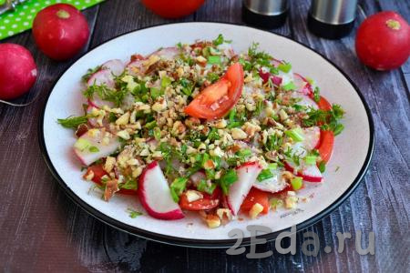 Салат с редиской и помидорами