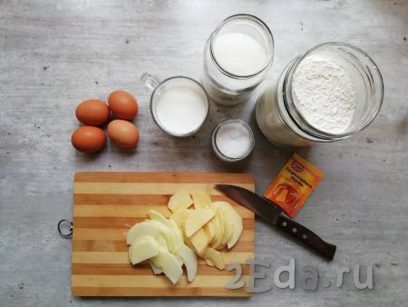 Тесто лучше замешивается, когда используются ингредиенты одной температуры. Поэтому желательно кефир и яйца достать из холодильника заранее.