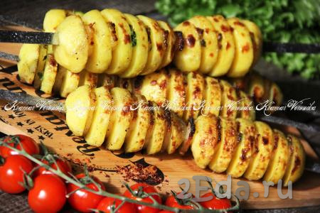 Картофель с салом на шампурах на мангале