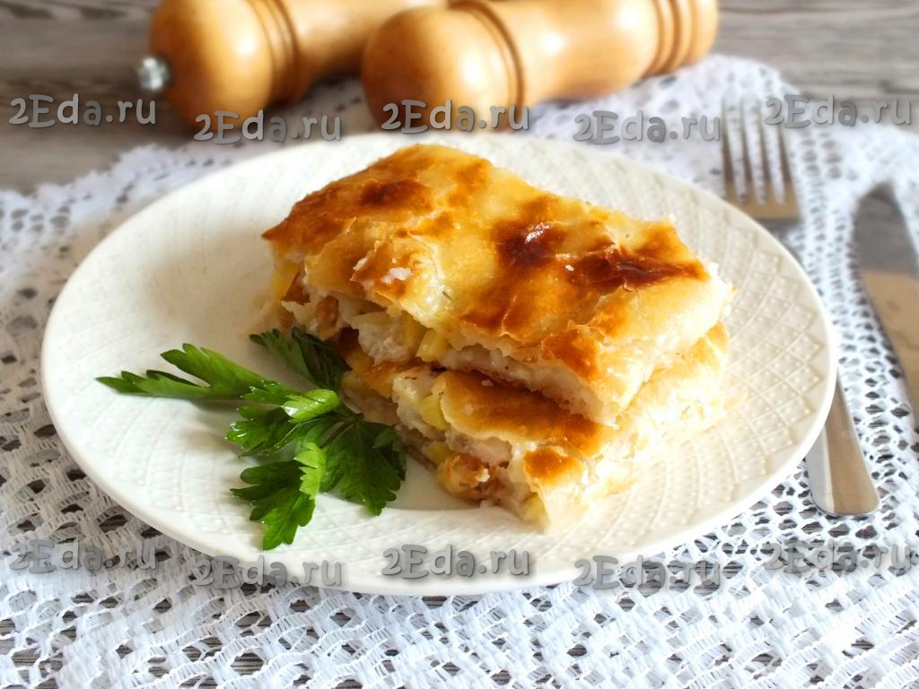 Курник из слоеного теста с курицей и картошкой — рецепт с фото пошагово