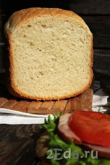 Вот таким красивым в разрезе получается хлеб, приготовленный с добавлением манки в хлебопечке. Этот вкусный хлебушек станет прекрасным дополнением к различным блюдам, обязательно испеките!