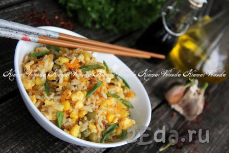 Рис с овощами и яйцами по-китайски