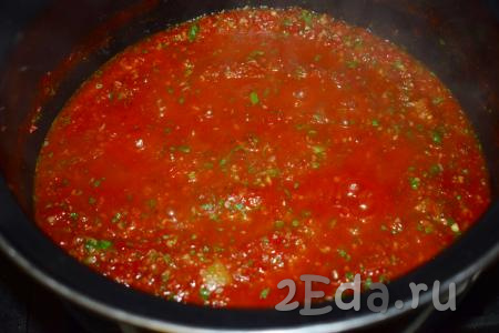 Варим томатный соус ещё 1-2 минуты с момента закипания.