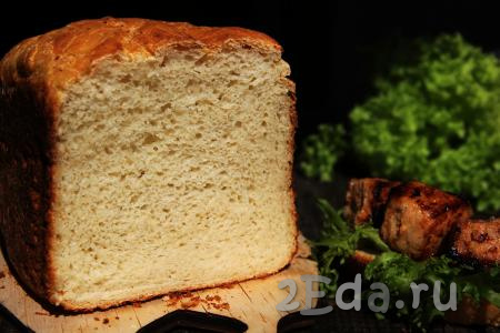 На фото видно, каким пористым получается в разрезе этот хлебушек, приготовленный с добавлением творога в хлебопечке. Испеките хлеб по этому несложному рецепту и насладитесь его вкусом!