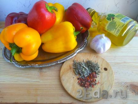 Подготовить ингредиенты для приготовления вяленого болгарского перца в духовке на зиму.