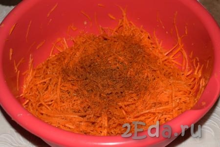 В конце приготовления можно для остроты добавить немного острого красного молотого перца, подсолить или подсластить морковь по вкусу.