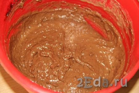 Шоколадное тесто для приготовления вафель должно получиться однородным, гладким, в меру густым.