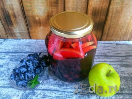 Рецепт компота из винограда и яблок на зиму