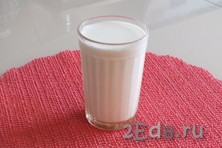 Подогрейте 200 мл молока до температуры 36-38 градусов.