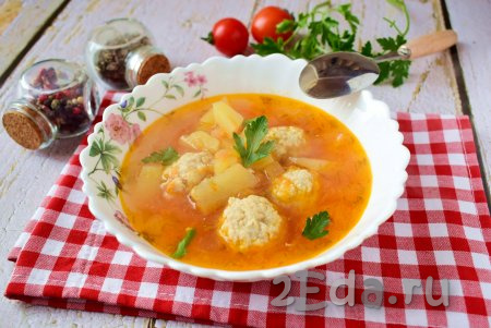 Суп с фрикадельками и помидорами