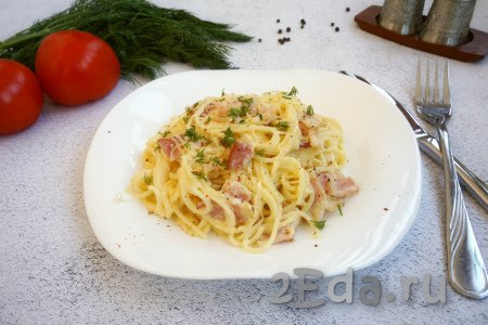 Спагетти Карбонара с беконом и сливками