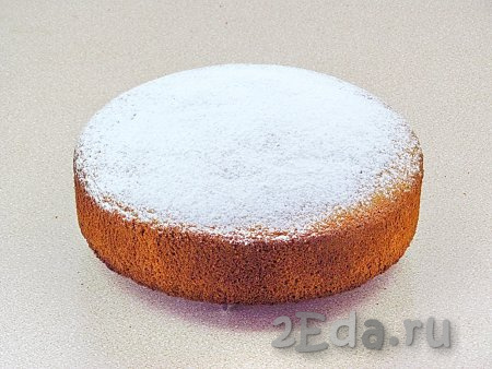 Воздушный, вкусный, мягкий бисквит, испечённый с добавлением кукурузной муки, можно подать к столу, посыпав, например, сахарной пудрой, или использовать в качестве основы для торта.