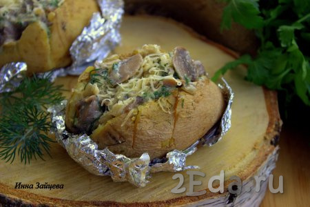 Картофель, запечённый в духовке, фаршированный грибами