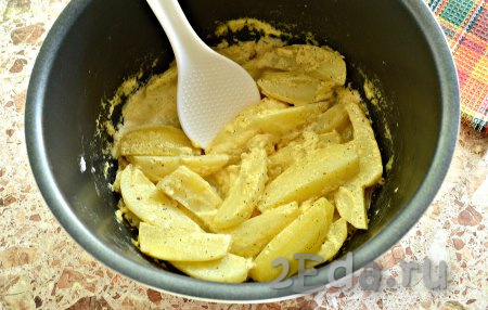 Готовить картошку в сметане 30 минут на режиме «Тушение».