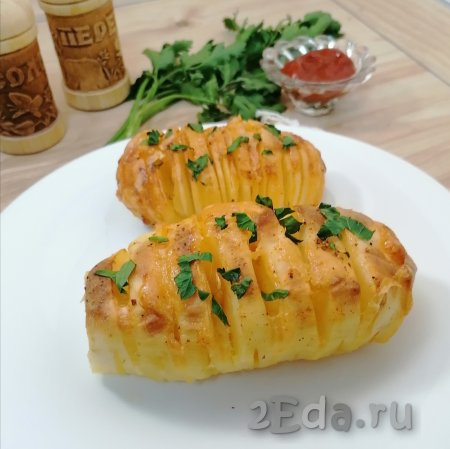 Картошка-гармошка, запечённая с сыром в духовке 