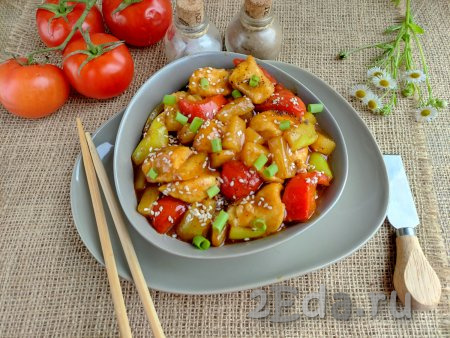Курица с ананасами в кисло-сладком соусе с болгарским перцем