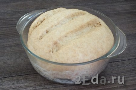 Тесто за это время хорошо увеличится в объёме. Поставьте хлеб выпекаться в разогретую до 180 градусов духовку минут на 35-40.