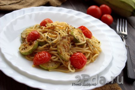 Спагетти с кабачками и помидорами