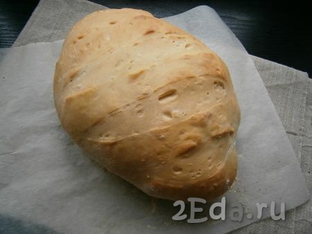 В духовке, разогретой до 180 градусов, выпекать хлеб, замешанный на рассоле, 35-40 минут. Хлебушек получится очень пышным.