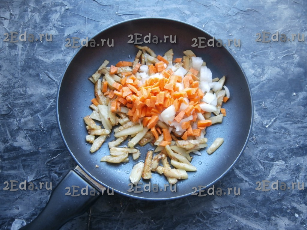 Рис с баклажанами и помидорами на сковороде - пошаговый фоторецепт