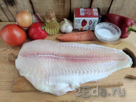 Подготовить продукты для приготовления рыбы с овощами в горшочках в духовке. Предварительно разморозить рыбку. Если у вас целая рыба, просто отделите её от костей и у вас будет отличное рыбное филе.