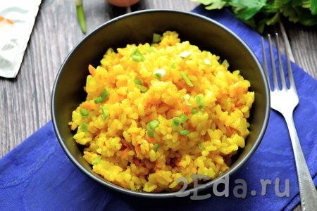Рис с куркумой на сковороде