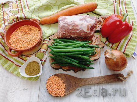 Подготовим необходимые продукты для приготовления чечевицы с мясом и овощами.