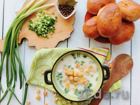 Этот нежный, вкусный, ароматный куриный суп с плавленным сыром и картошкой отлично впишется в повседневное меню!