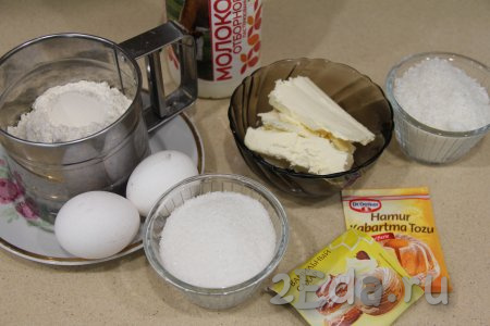 Подготовить продукты для приготовления маффинов с кокосовой стружкой.