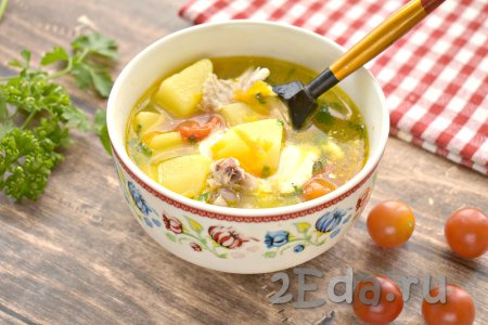 Куриный суп с помидорами и картошкой отлично насытит и вас, и ваших близких!