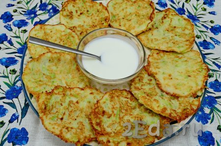 Оладьи из кабачков с манкой на сковороде