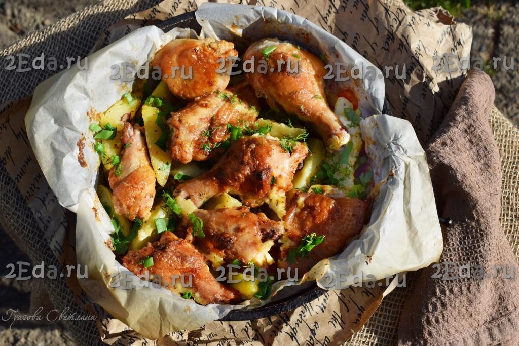 Курица в духовке с картошкой: рецепт сочного и ароматного блюда