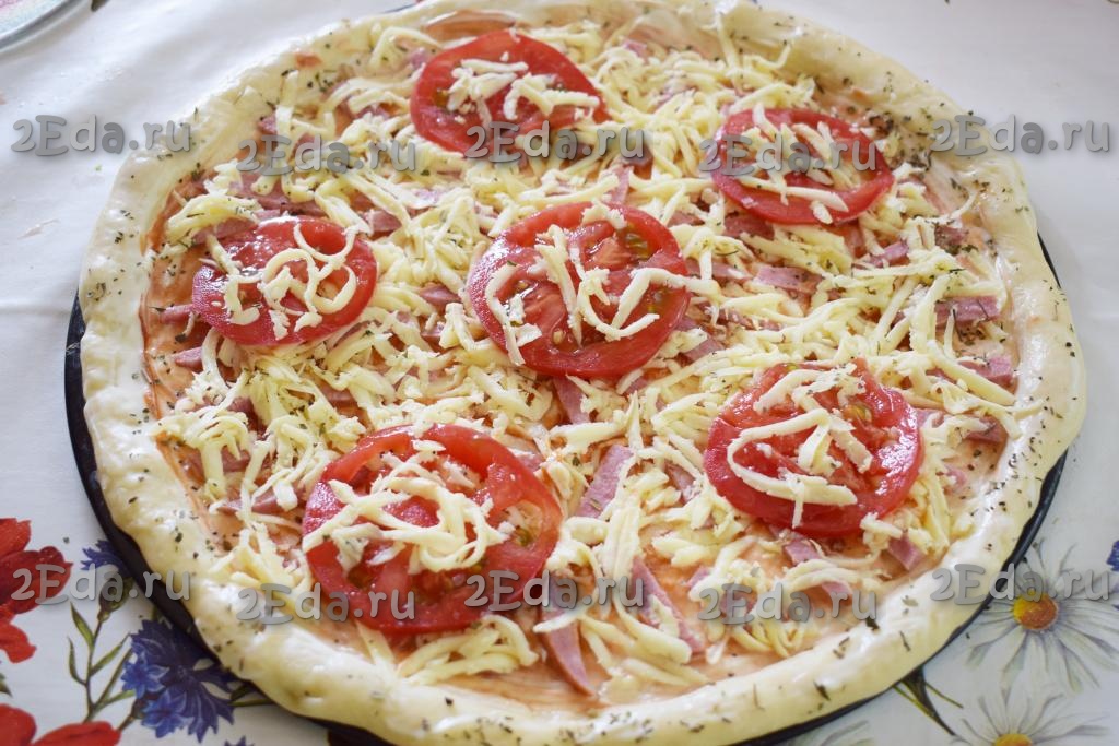 Классическая пицца с колбасой в духовке