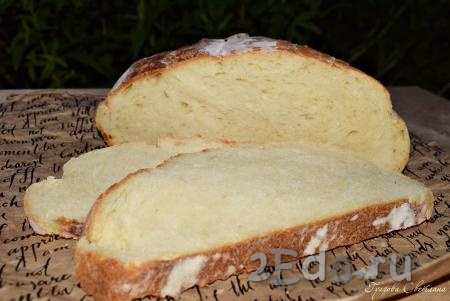 Остывший хлеб легко режется, не крошится и получается невероятно мягким, мелкопористым и вкусным.