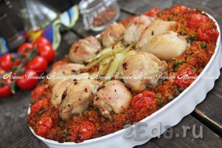 Рис с куриными голенями и овощами в духовке
